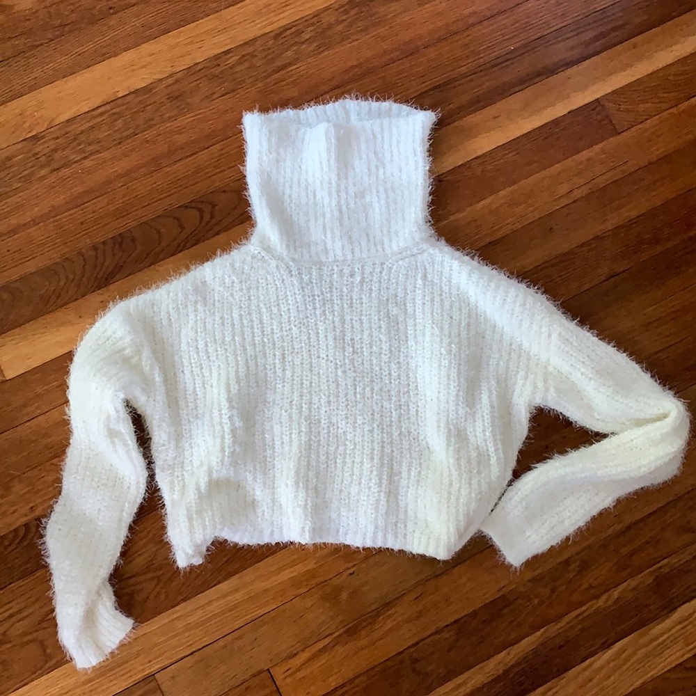 NEW white cropped turtleneck sweater